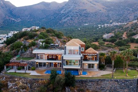 villa exterior